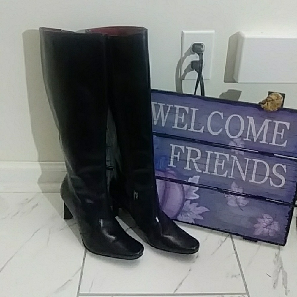 Black Heeled boots - Picture 1 of 8